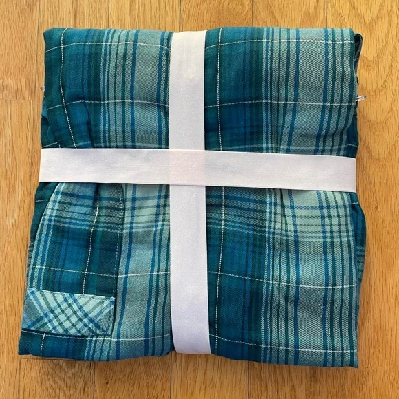 Victoria’s Secret Flannel Short Set - Picture 3 of 3